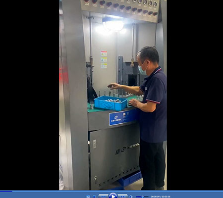 鋁合金噴砂氧化表面處理設備工作視頻